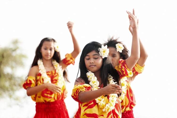 hula girls dancing